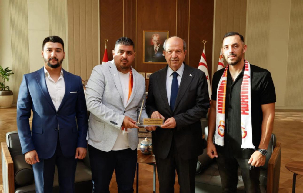 Galatasaray Taraftar Derneği’nden Cumhurbaşkanı Tatar’a Anlamlı Ziyaret